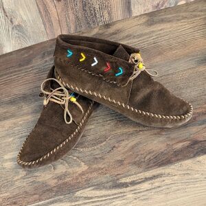 Minnetonka Brown Suede Beaded Whipstitched Moccasins Slip On Booties